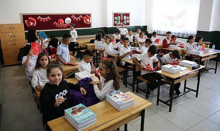 İLK GÜN DERS İŞLENECEK Mİ, MEB ÜCRETSİZ KİTAPLARI NE ZAMAN DAĞITACAK İLK GÜN DERS İŞLENECEK Mİ, MEB ÜCRETSİZ KİTAPLARI NE ZAMAN DAĞITACAK