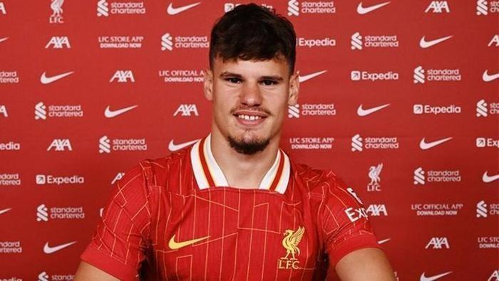 Milos Kerkez (Sol bek-sol kanat) Milos Kerkez (Sol bek-sol kanat)