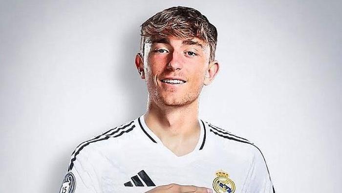 Dean Huijsen (Stoper) Dean Huijsen (Stoper)