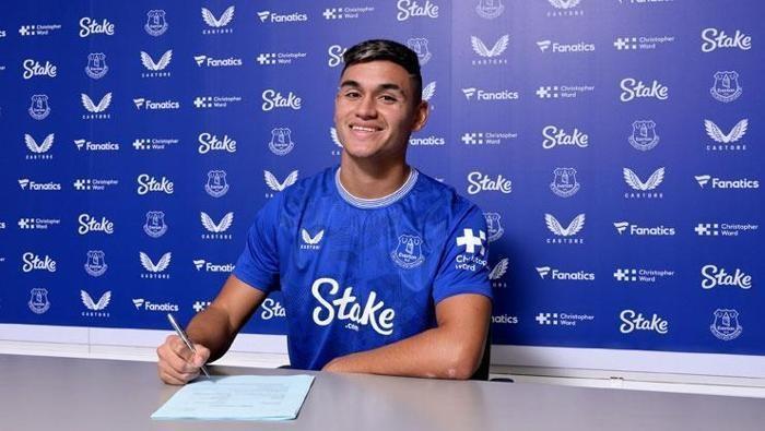 Carlos Alcaraz (Orta saha) Carlos Alcaraz (Orta saha)