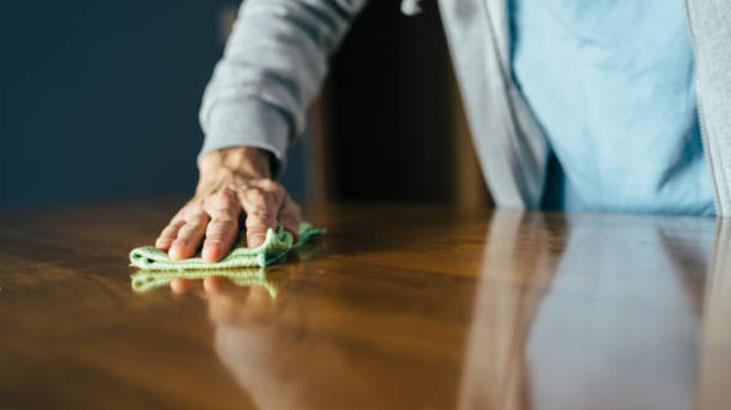 Ahşaptaki çiziği cevizle yok edin 10 dakikada süper etki: 3 kez ovalamak yetiyor Ahşaptaki çiziği cevizle yok edin 10 dakikada süper etki: 3 kez ovalamak yetiyor