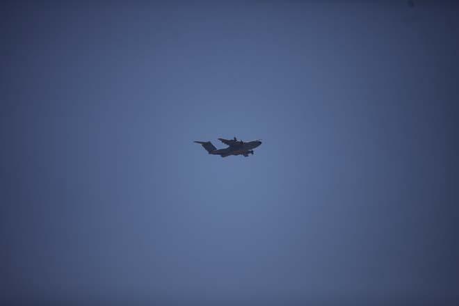 Gazzeye havadan insani yardım malzemeleri indirildi