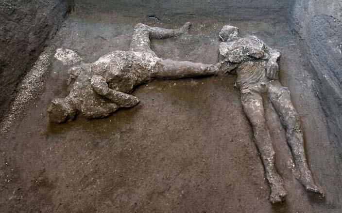 Pompeiide 79 yılındaki büyük yanardağ patlamasından sonra yaşam izleri bulundu
