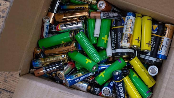 Bir pil 600 bin litre suyu kirletiyor Doğaya karışan maddeler kanser yapıyor Bir pil 600 bin litre suyu kirletiyor Doğaya karışan maddeler kanser yapıyor