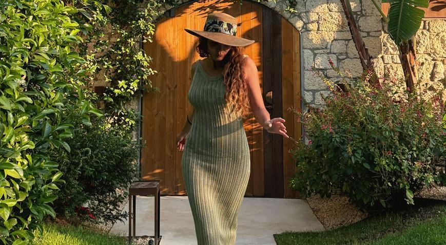 Ebru Şahinden yeni pozlar Instagramdan peş peşe paylaştı