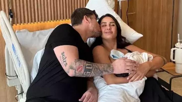 İlk kez anne olmuştu Günler sonra mutlu aile pozlarını paylaştı