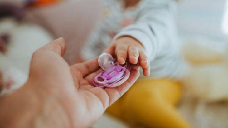 Fopspenen voor volwassenen zijn zo populair dat ze worden gebruikt als stressballen.