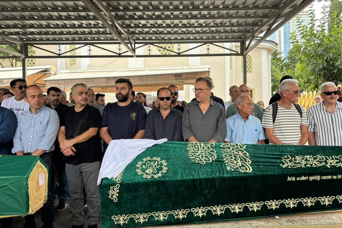 Cenazede gözyaşları sel oldu Münir Özkulun eşi Umman Özkul toprağa verildi