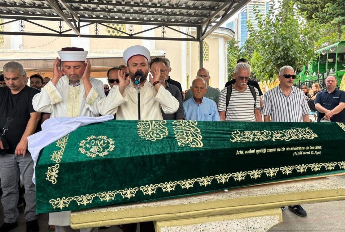 Cenazede gözyaşları sel oldu Münir Özkulun eşi Umman Özkul toprağa verildi