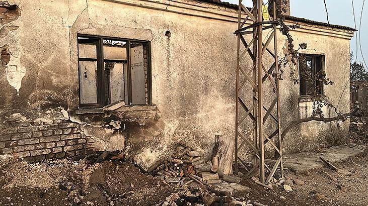 Çanakkalede yanan alanlar ve evler görüntülendi Çanakkalede yanan alanlar ve evler görüntülendi