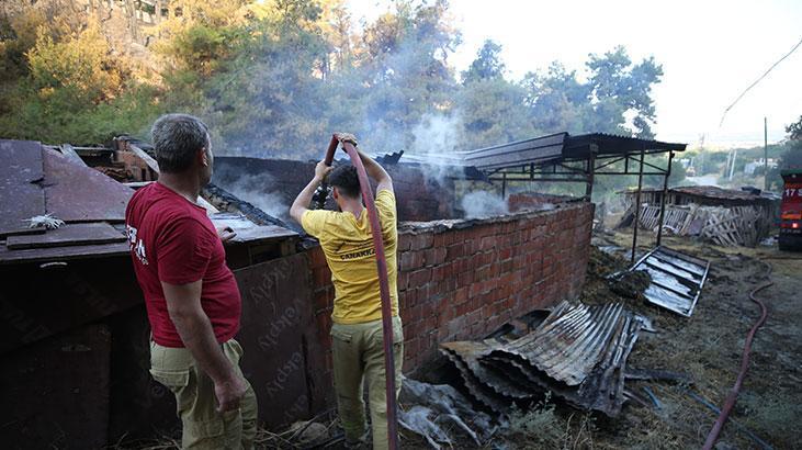 Çanakkalede yanan alanlar ve evler görüntülendi Çanakkalede yanan alanlar ve evler görüntülendi
