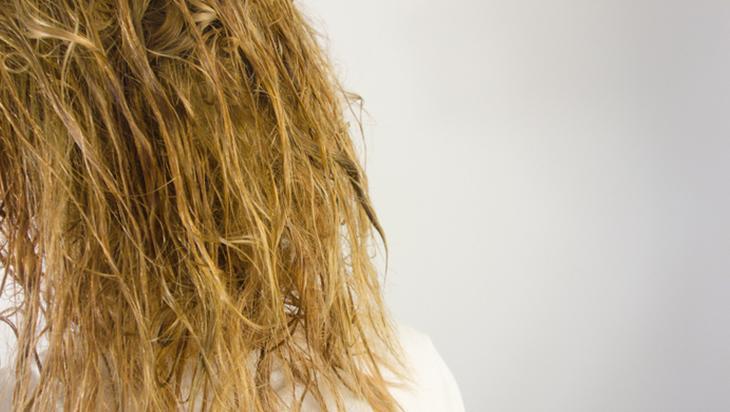 Herkes aynı hataya düşüyor, kırıkları artırıyor İpek veya saten yastık şart Herkes aynı hataya düşüyor, kırıkları artırıyor İpek veya saten yastık şart