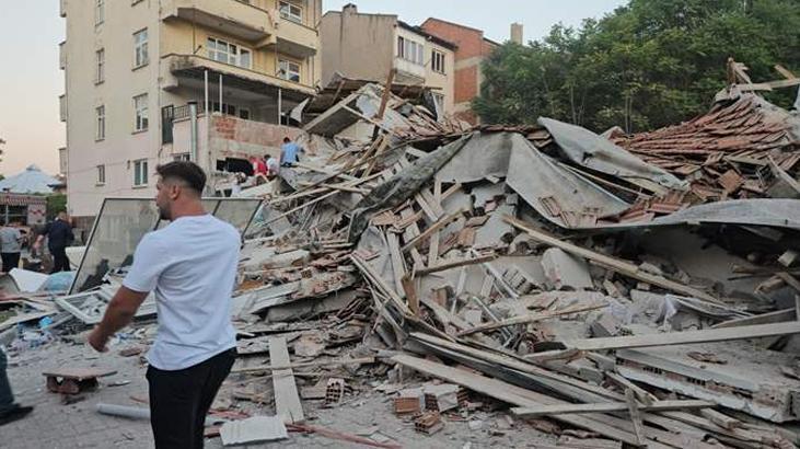 SINDIRGI BELEDİYE BAŞKANI: 4 KİŞİ KURTARILDI