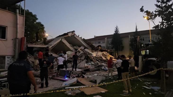 BALIKESİR BÜYÜKŞEHİR BELEDİYE BAŞKANI AKIN: CAN KAYBI YOK