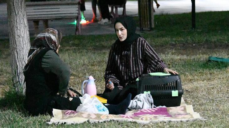 SON DAKİKA | Balıkesir’de 6.1 şiddetindeki deprem sonrası 16 bina yıkıldı İşte o kareler