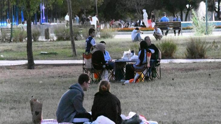 SON DAKİKA | Balıkesir’de 6.1 şiddetindeki deprem sonrası 16 bina yıkıldı İşte o kareler