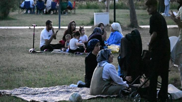 SON DAKİKA | Balıkesir’de 6.1 şiddetindeki deprem sonrası 16 bina yıkıldı İşte o kareler