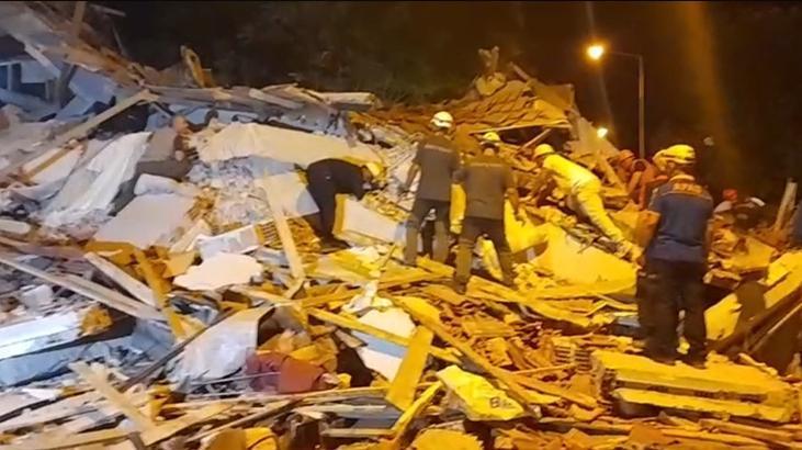 SON DAKİKA | Balıkesir’de 6.1 şiddetindeki deprem sonrası 16 bina yıkıldı İşte o kareler