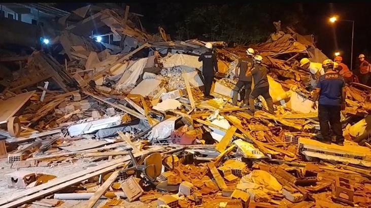 SON DAKİKA | Balıkesir’de 6.1 şiddetindeki deprem sonrası 16 bina yıkıldı İşte o kareler