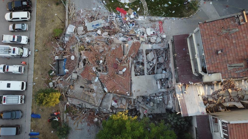 Balıkesirde 6.1 büyüklüğünde deprem Sabahın ilk ışıklarıyla hasar ortaya çıktı