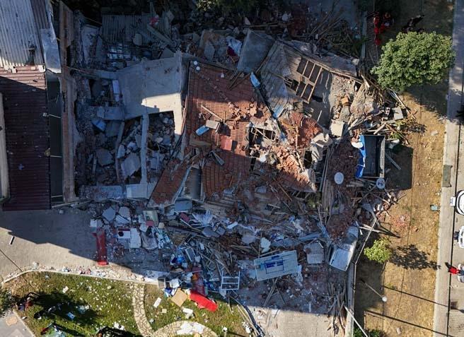 Balıkesirde 6.1 büyüklüğünde deprem Sabahın ilk ışıklarıyla hasar ortaya çıktı