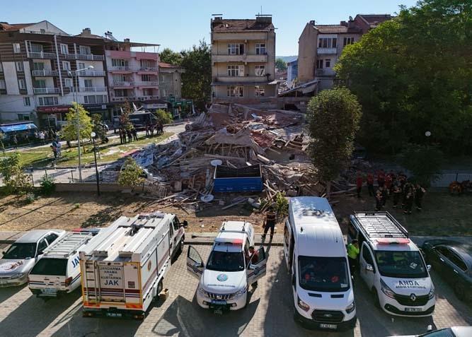 Balıkesirde 6.1 büyüklüğünde deprem Sabahın ilk ışıklarıyla hasar ortaya çıktı