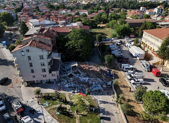 Balıkesirde 6.1 büyüklüğünde deprem Sabahın ilk ışıklarıyla hasar ortaya çıktı
