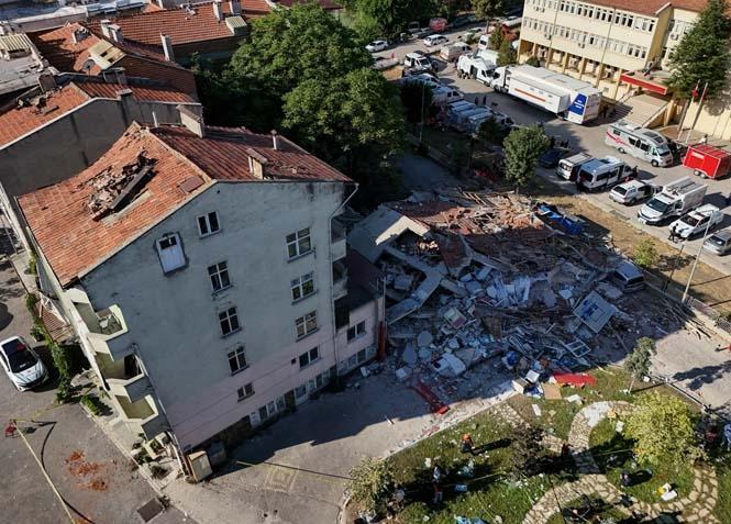 Balıkesirde 6.1 büyüklüğünde deprem Sabahın ilk ışıklarıyla hasar ortaya çıktı