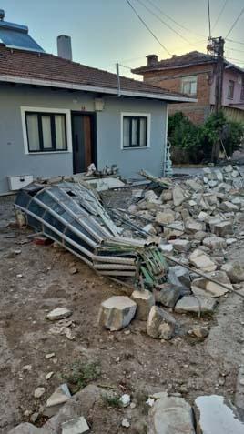 Balıkesirde 6.1 büyüklüğünde deprem Sabahın ilk ışıklarıyla hasar ortaya çıktı