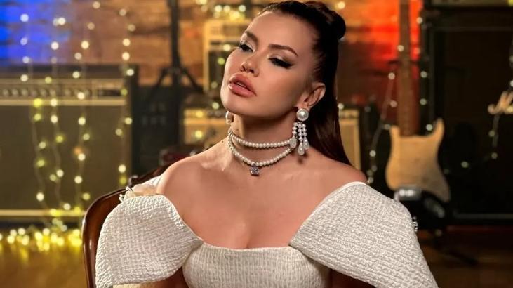 Şarkıcı Lara hastanelik oldu Sedyede serumlu hali korkuttu Şarkıcı Lara hastanelik oldu Sedyede serumlu hali korkuttu