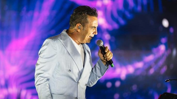 Ferhat Göçerden Erzurumda İbrahim Erkal jesti Canısı ile başladı Ferhat Göçerden Erzurumda İbrahim Erkal jesti Canısı ile başladı