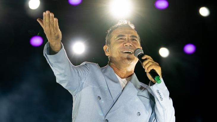 Ferhat Göçerden Erzurumda İbrahim Erkal jesti Canısı ile başladı Ferhat Göçerden Erzurumda İbrahim Erkal jesti Canısı ile başladı