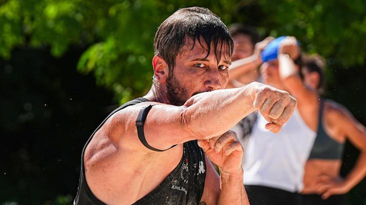 Adem Kılıççıdan vefa örneği Survivor kupasını armağan etmişti hastanede ziyaret etti