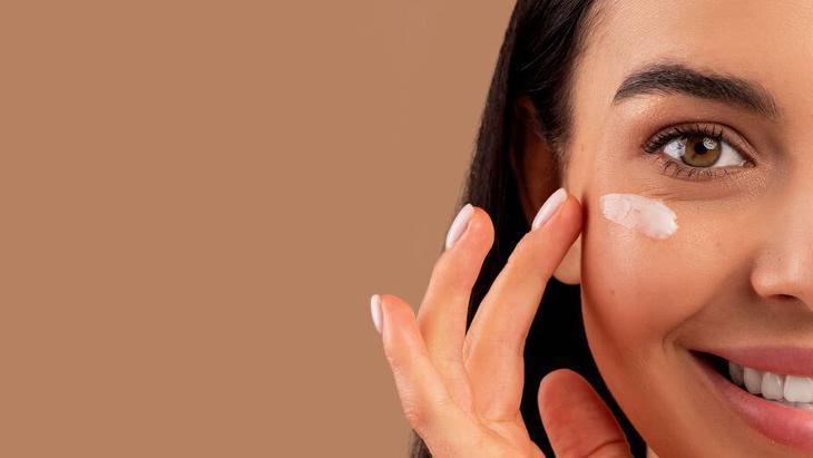 Cildi içten besleyin Günden güne cam gibi olacak, avuç avuç yiyen yaşadı