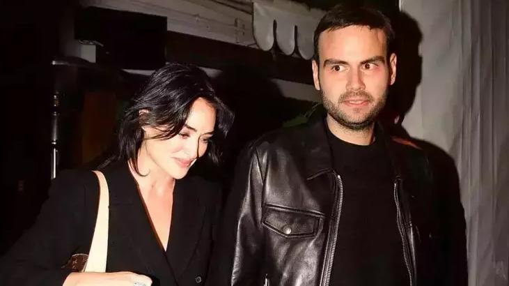 Esra Bilgiç ve sevgilisi Faruk Sabancıdan yeni kare Aşk dolu pozu kalp emojisiyle paylaştı Esra Bilgiç ve sevgilisi Faruk Sabancıdan yeni kare Aşk dolu pozu kalp emojisiyle paylaştı
