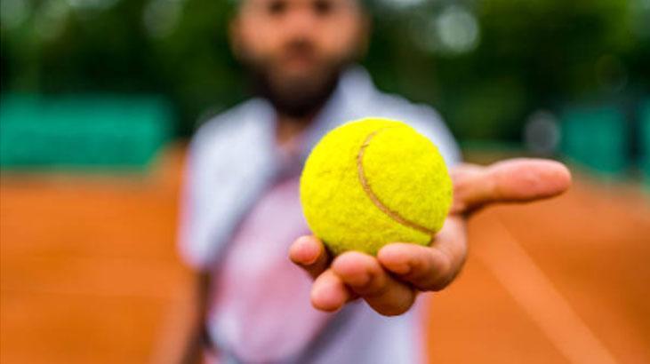 Çizik parke derdine çare: Tenis topu Bıçakla kesip çarpı atın, sonuç tertemiz Çizik parke derdine çare: Tenis topu Bıçakla kesip çarpı atın, sonuç tertemiz