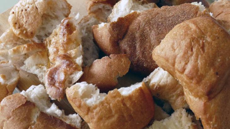 Bayat ekmekleri kahvaltıda şölene çevirin 5 dakikada börek gibi lezzet bombası Bayat ekmekleri kahvaltıda şölene çevirin 5 dakikada börek gibi lezzet bombası