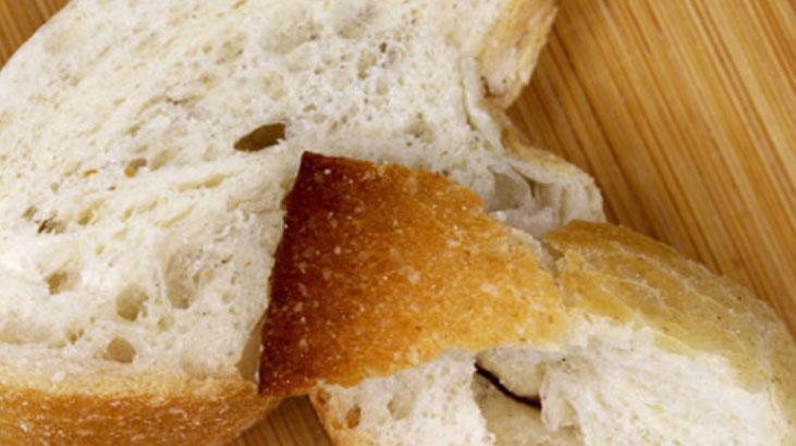 Bayat ekmekleri kahvaltıda şölene çevirin 5 dakikada börek gibi lezzet bombası Bayat ekmekleri kahvaltıda şölene çevirin 5 dakikada börek gibi lezzet bombası