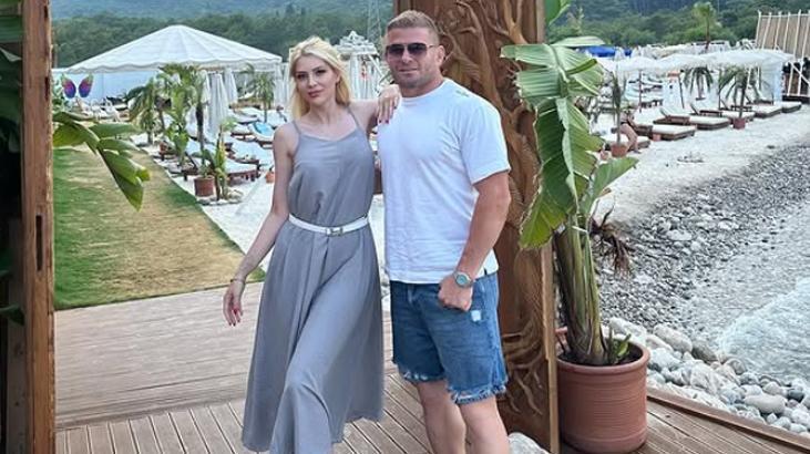 Najpierw udostępniła, a potem usunęła. Ile przytyła İlayda Şeker, uczestniczka programu „Survivor”, w czasie ciąży?