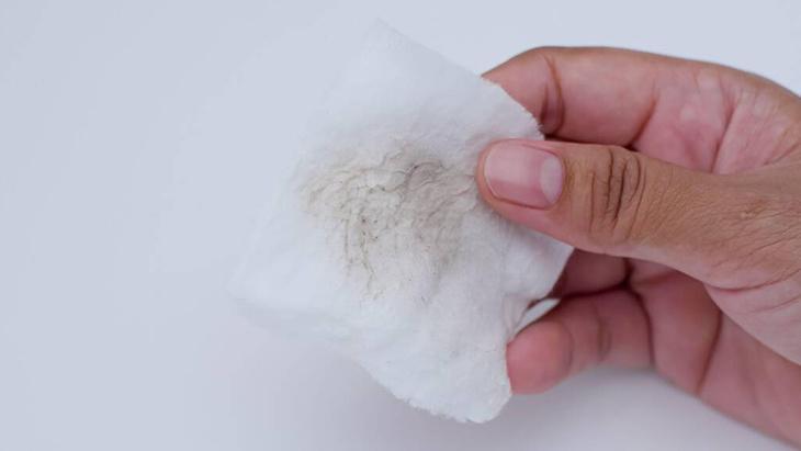 Yüzdeki makyajı kiri söküp atıyor Kozmetiklerden daha etkili, yapımı çok kolay