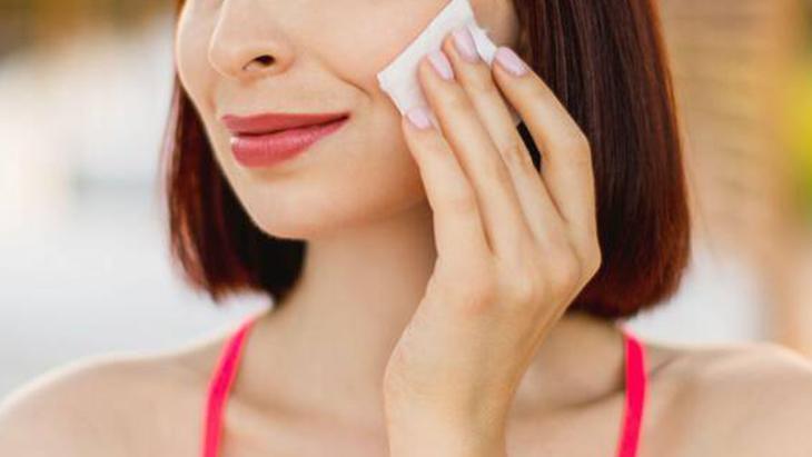 Yüzdeki makyajı kiri söküp atıyor Kozmetiklerden daha etkili, yapımı çok kolay
