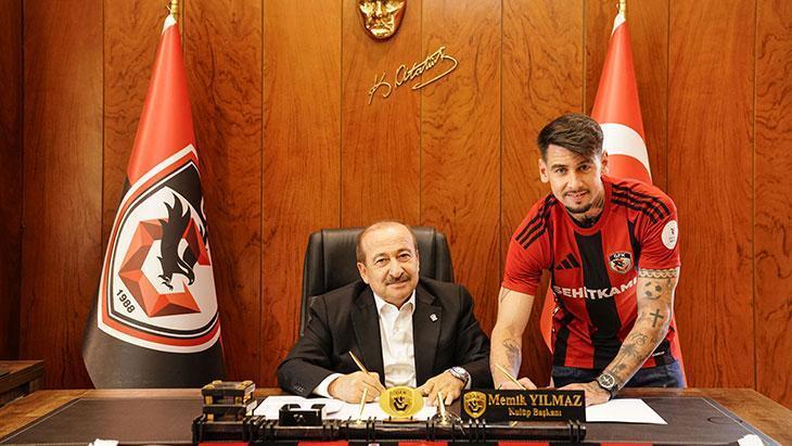 Luis Perezin imza töreninden kareler