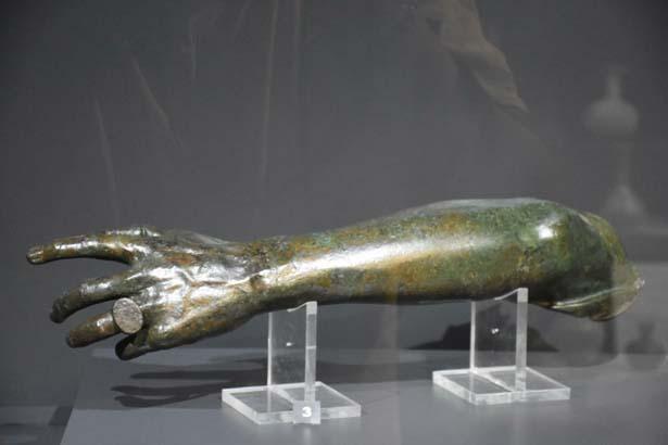 Depodan çıktı, ilk kez sergilendi Kime ait olduğu bilinmiyor Depodan çıktı, ilk kez sergilendi Kime ait olduğu bilinmiyor