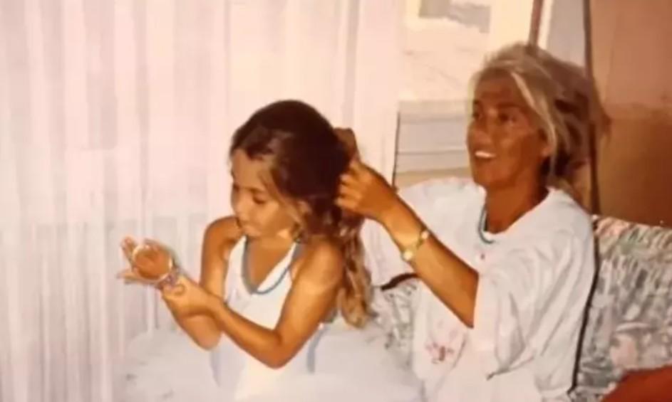 Ahu Tuğbanın kızı Anjelikten duygulandıran paylaşım Sensiz ilk Bodrum annem Ahu Tuğbanın kızı Anjelikten duygulandıran paylaşım Sensiz ilk Bodrum annem