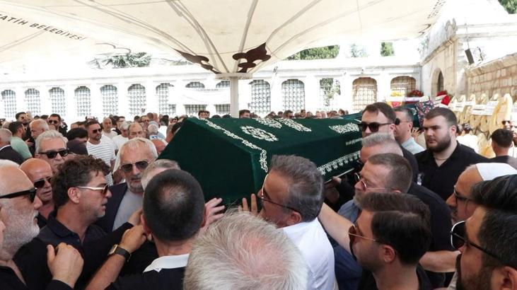Metin Şentürkün acı günü Kardeşini son yolculuğuna uğurladı Metin Şentürkün acı günü Kardeşini son yolculuğuna uğurladı