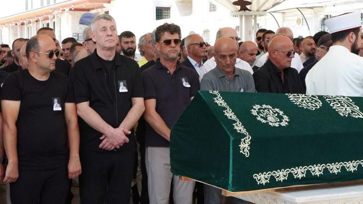 Metin Şentürkün acı günü Kardeşini son yolculuğuna uğurladı Metin Şentürkün acı günü Kardeşini son yolculuğuna uğurladı