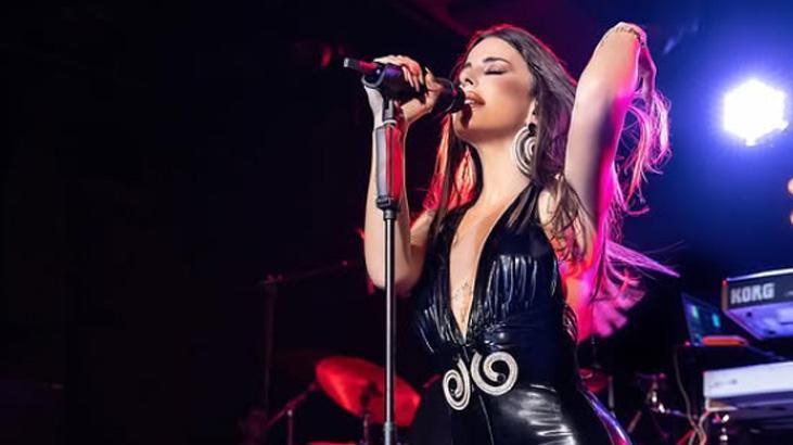 Simge Sağından konser öncesi sürpriz paylaşım Doğal hali dikkatleri çekti Simge Sağından konser öncesi sürpriz paylaşım Doğal hali dikkatleri çekti