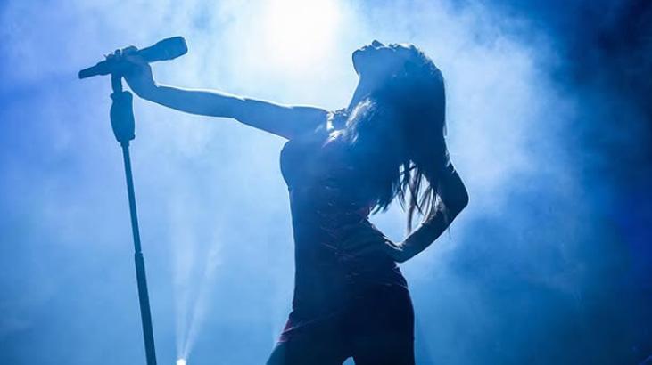 Simge Sağından konser öncesi sürpriz paylaşım Doğal hali dikkatleri çekti Simge Sağından konser öncesi sürpriz paylaşım Doğal hali dikkatleri çekti