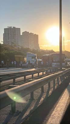 One person died and 21 were injured in a chain accident on the Küçükçekmece TEM Highway.