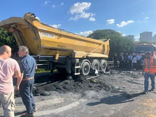 One person died and 21 were injured in a chain accident on the Küçükçekmece TEM Highway.